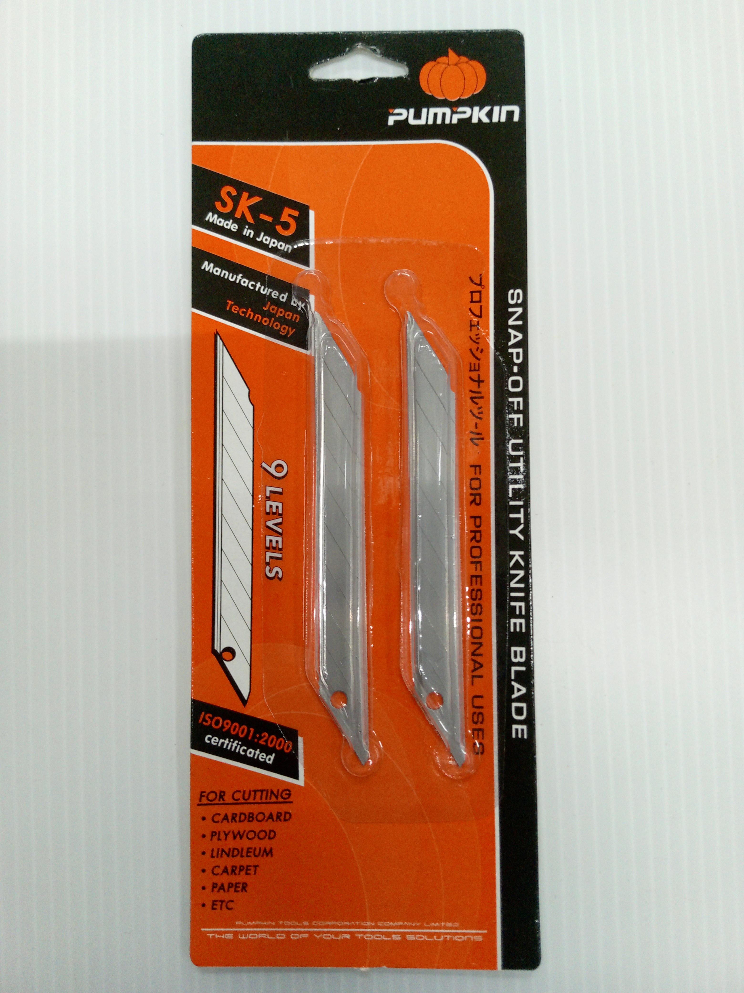 ใบมีดคัตเตอร์เล็ก 30 องศา ฟักทอง R-105S/30 (4ใบ) PUMPKIN ใบมีดคัตเตอร์เล็ก 30 องศา ฟักทอง R-105S/30 (4ใบ) PUMPKIN - ดำรงค์โฮมพลัส