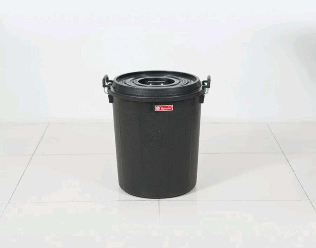 ตรางู ถังแกนลอนมีฝา GL 12 ชนิดกลม 40L. สีดำ (10ใบ/มัด) ตรางู ถังแกนลอนมีฝา GL 12 ชนิดกลม 40L. สีดำ (10ใบ/มัด) - ดำรงค์โฮมพลัส