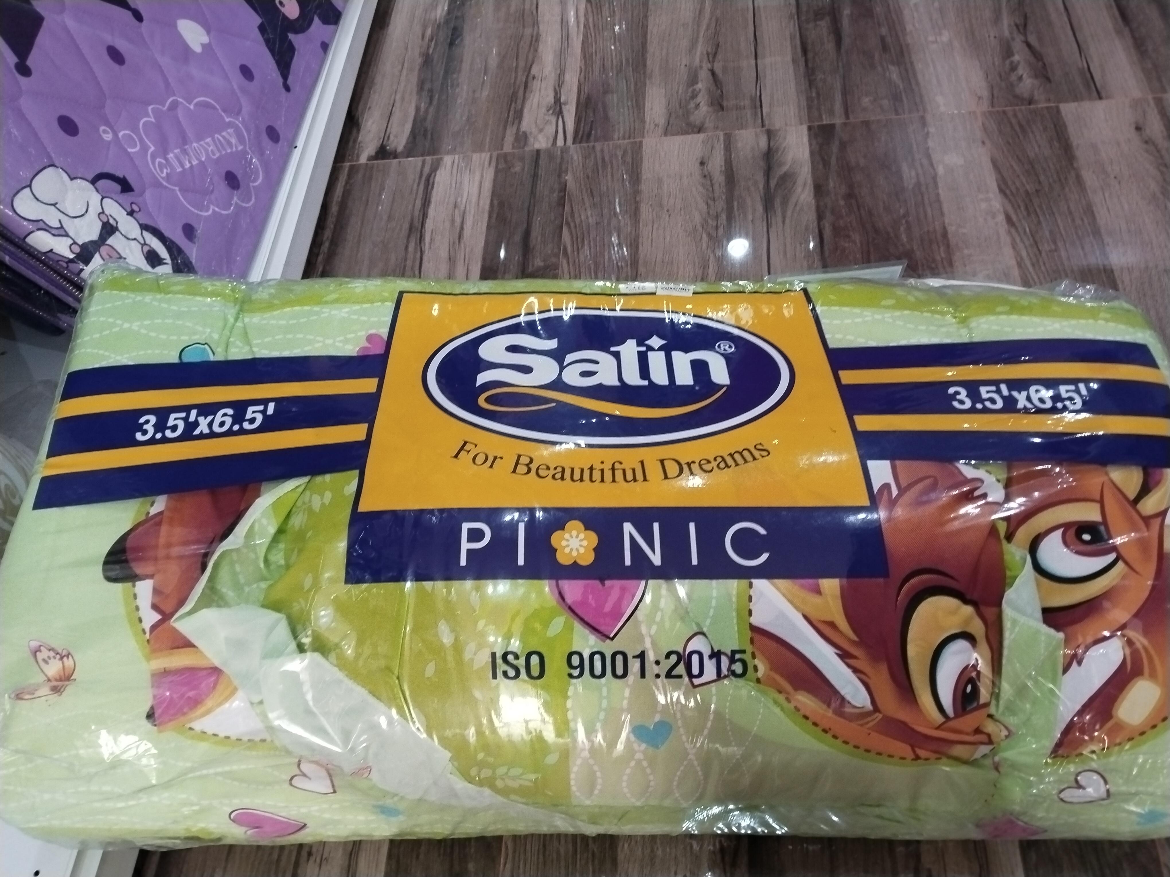 ** SATIN PLUS ปิคนิค 3.5ฟุต C115 การ์ตูน สีเขียว ** SATIN PLUS ปิคนิค 3.5ฟุต C115 การ์ตูน สีเขียว - ดำรงค์โฮมพลัส