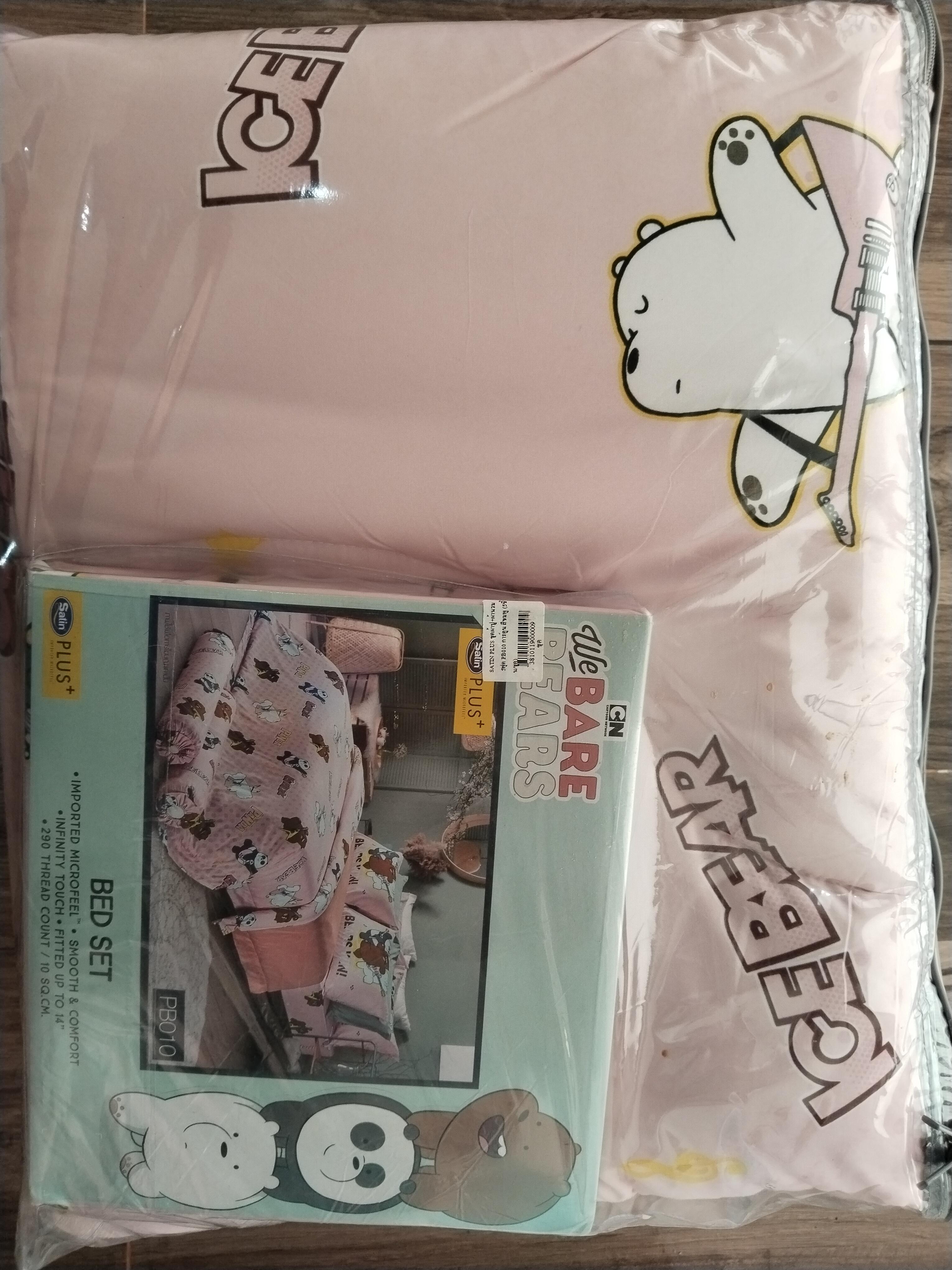 SATIN PLUS ชุดผ้าปู+ผ้านวม 5ฟุต PB010 การ์ตูน สีชมพู (5ชิ้น/ชุด)