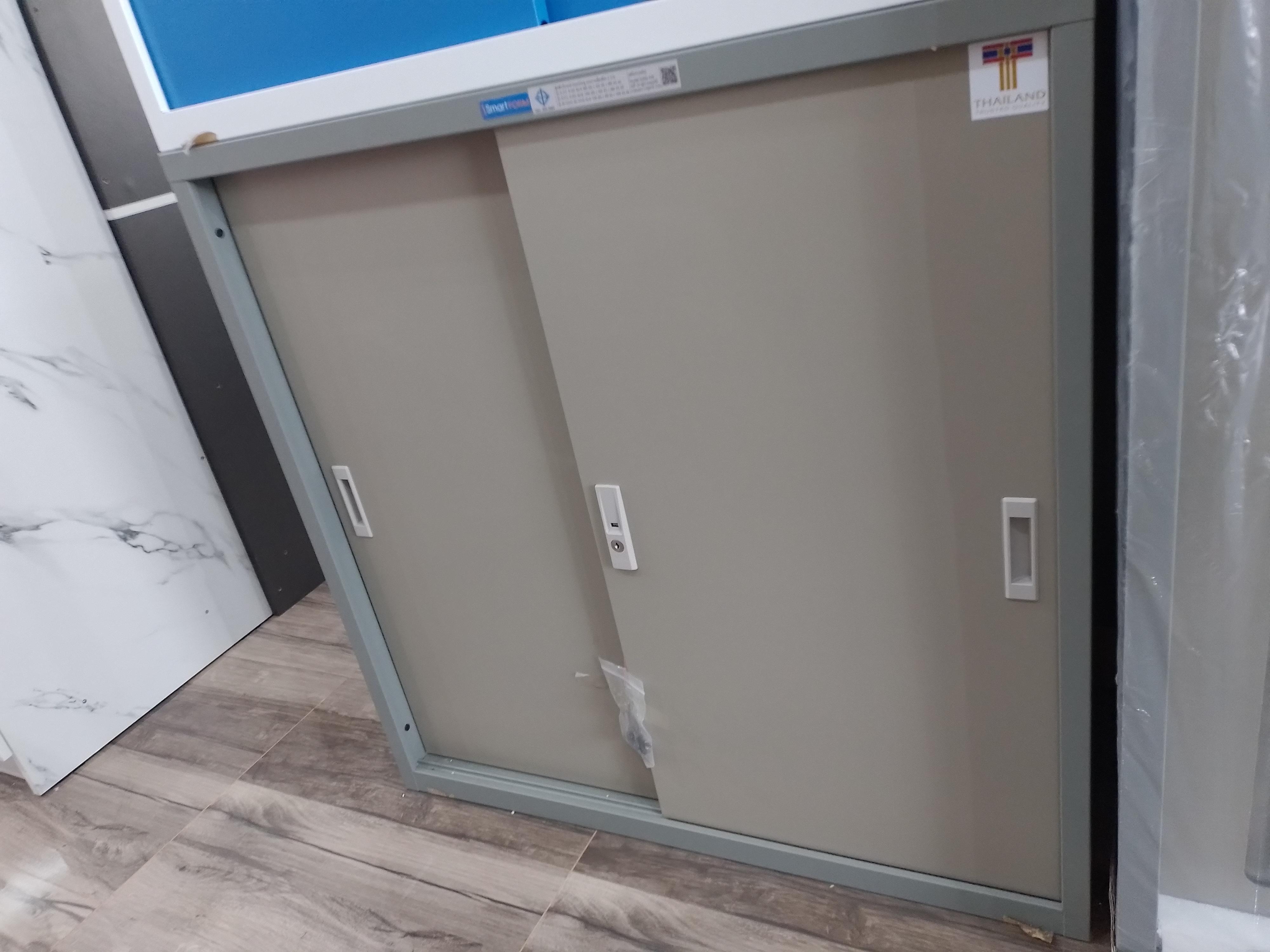 ตู้บานเลื่อน Smart Form SD-013T 880*400*880มม. สีเทากลาง ตู้บานเลื่อน Smart Form SD-013T 880*400*880มม. สีเทากลาง - ดำรงค์โฮมพลัส