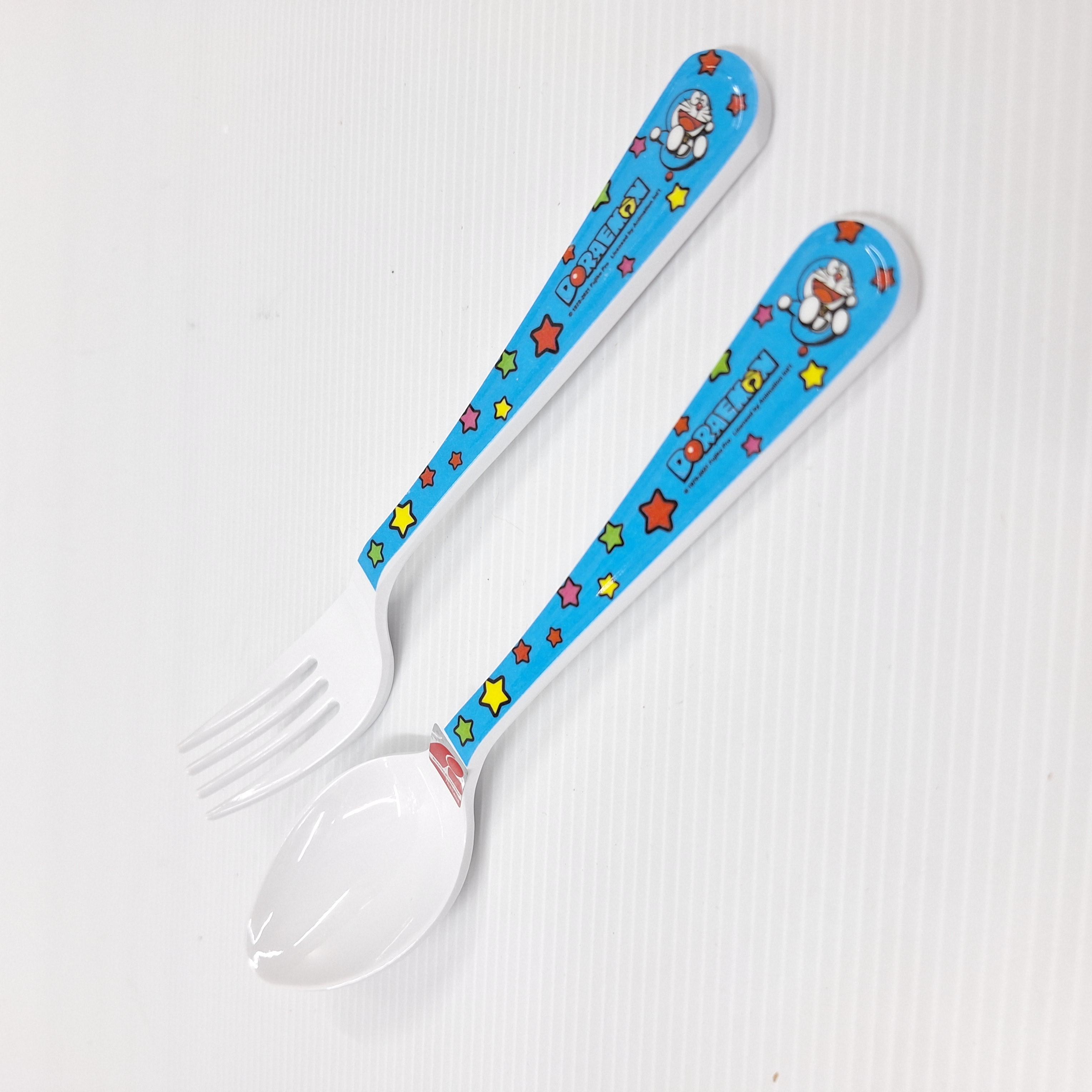 SUPERWARE ชุดช้อนส้อม SP/F358 โดราเอม่อน บูม แบรนด์ SUPERWARE - ตกแต่ง ราคา 55 บาท