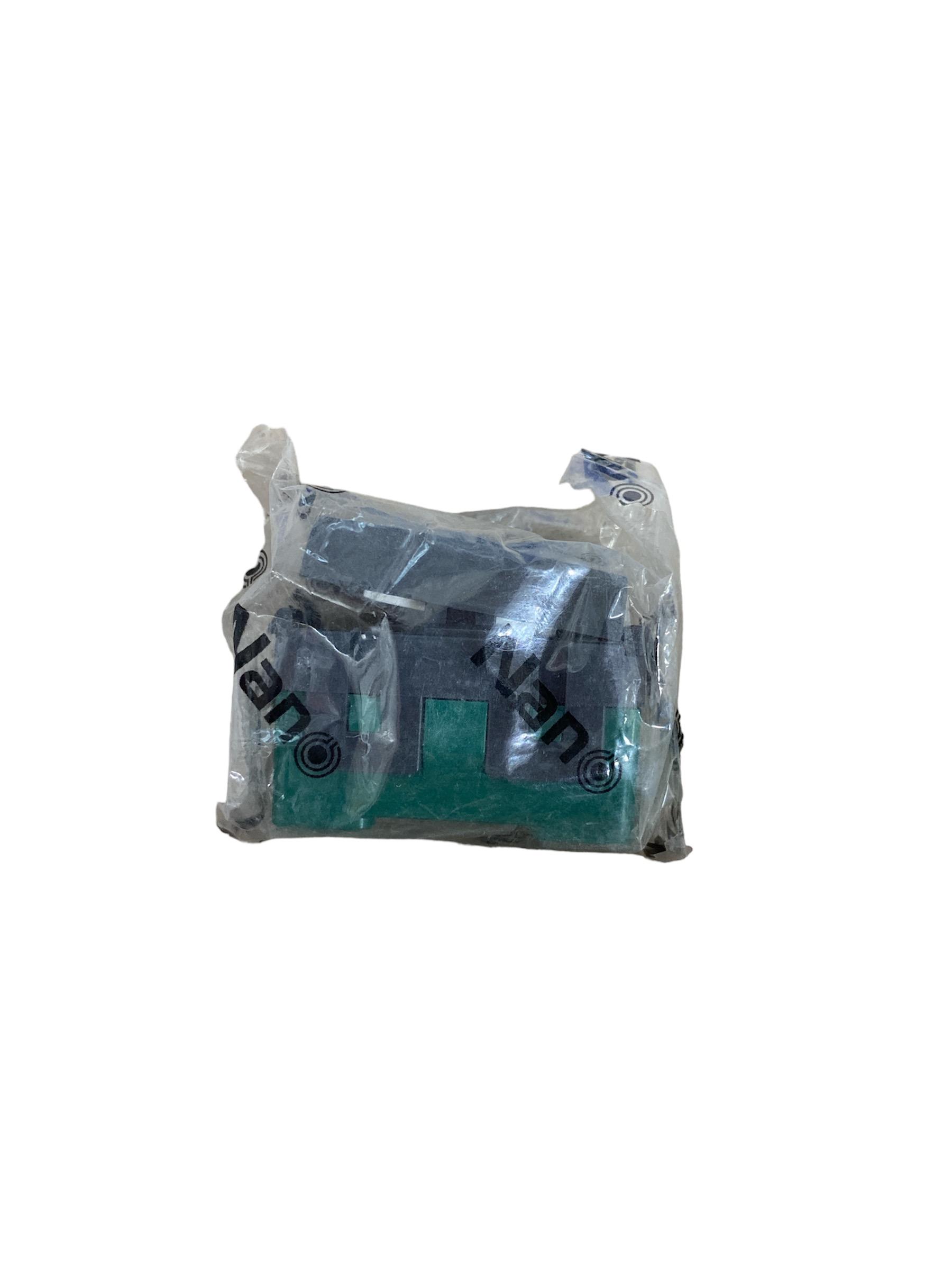 NANO สวิทซ์กดกระดิ่งแบบมีพรายน้ำ UR-B01B 16A.250V.ดำ(200/ลัง) NANO สวิทซ์กดกระดิ่งแบบมีพรายน้ำ UR-B01B 16A.250V.ดำ(200/ลัง) - ดำรงค์โฮมพลัส