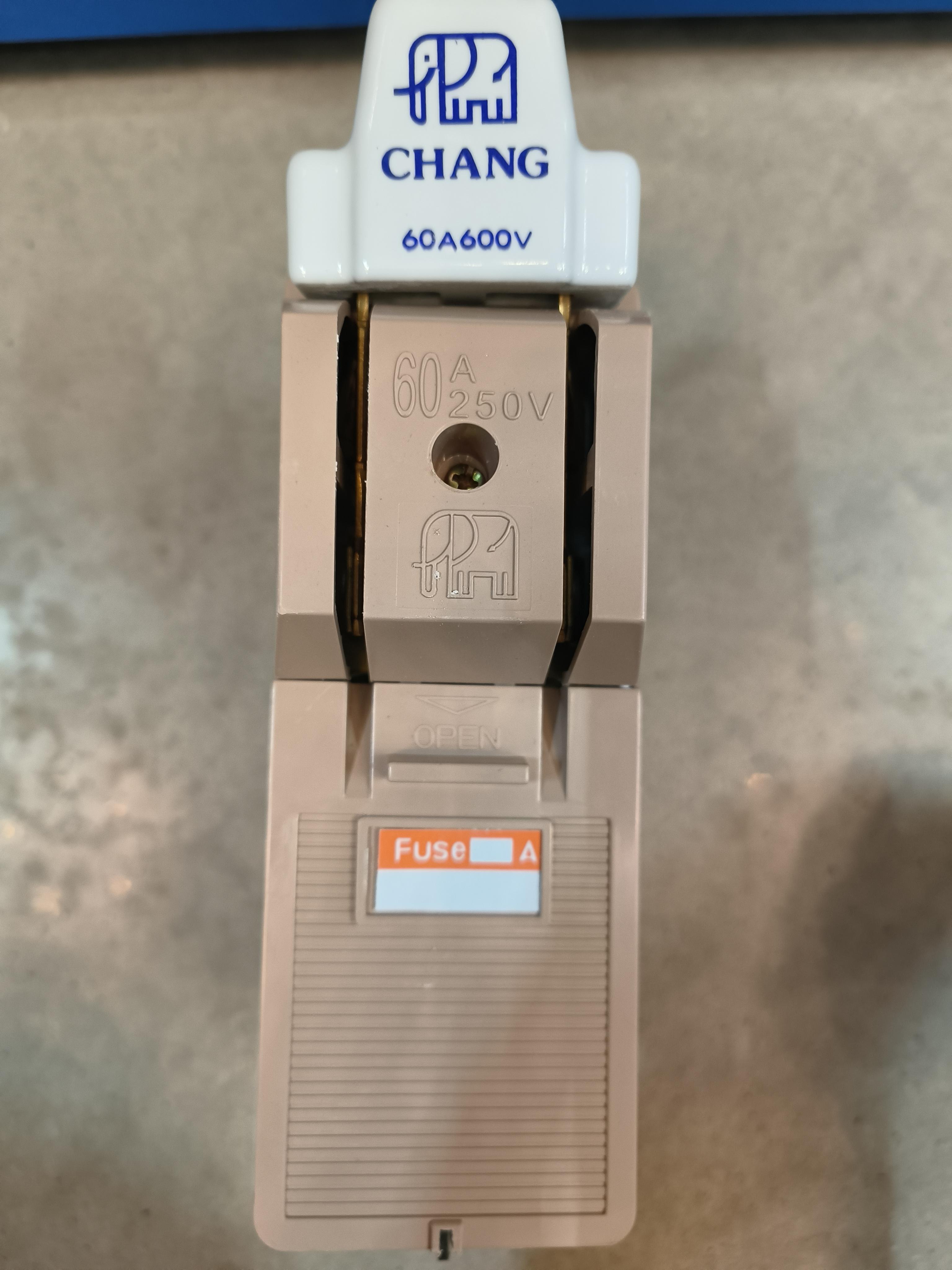คัทเอาท์ 2P 60A ตราช้าง คัทเอาท์ 2P 60A ตราช้าง - ดำรงค์โฮมพลัส