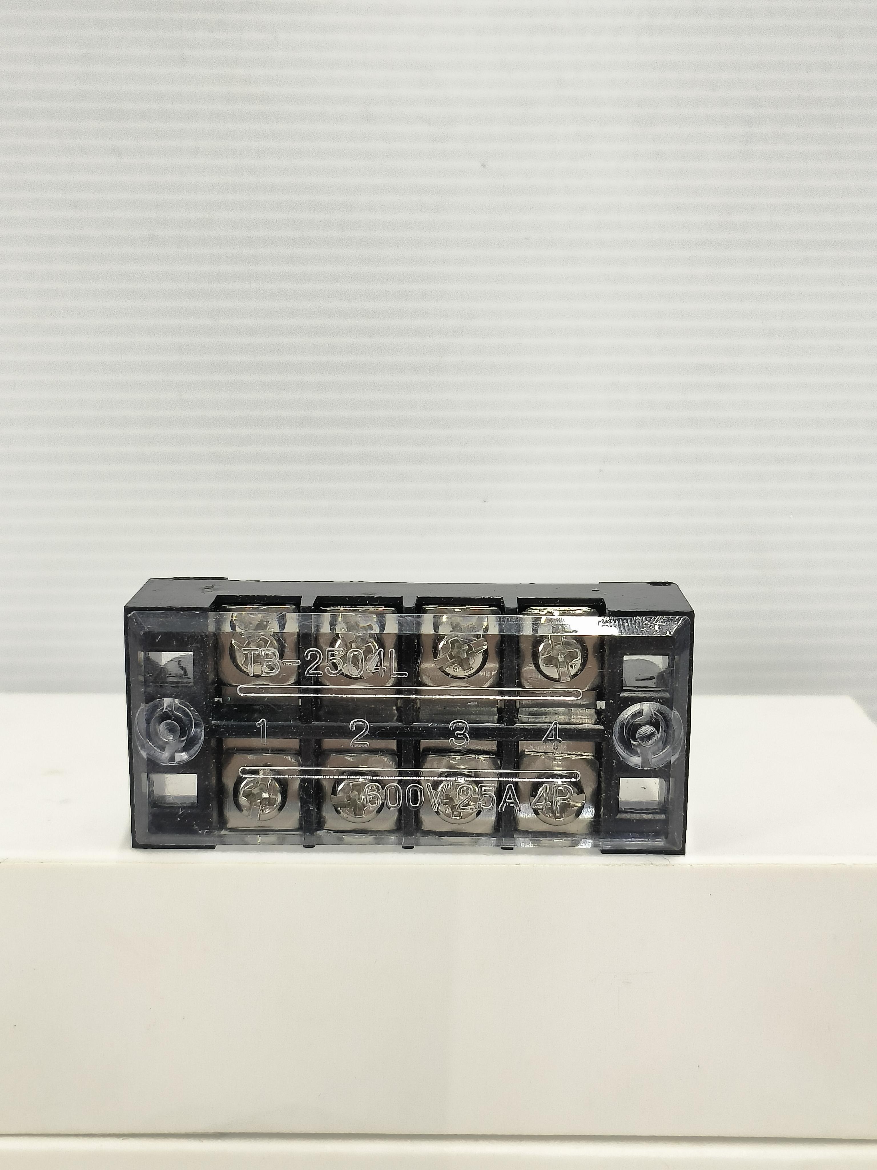เทอร์มินอลต่อสายไฟ TB-2504 (4 ช่อง) เทอร์มินอลต่อสายไฟ TB-2504 (4 ช่อง) - ดำรงค์โฮมพลัส