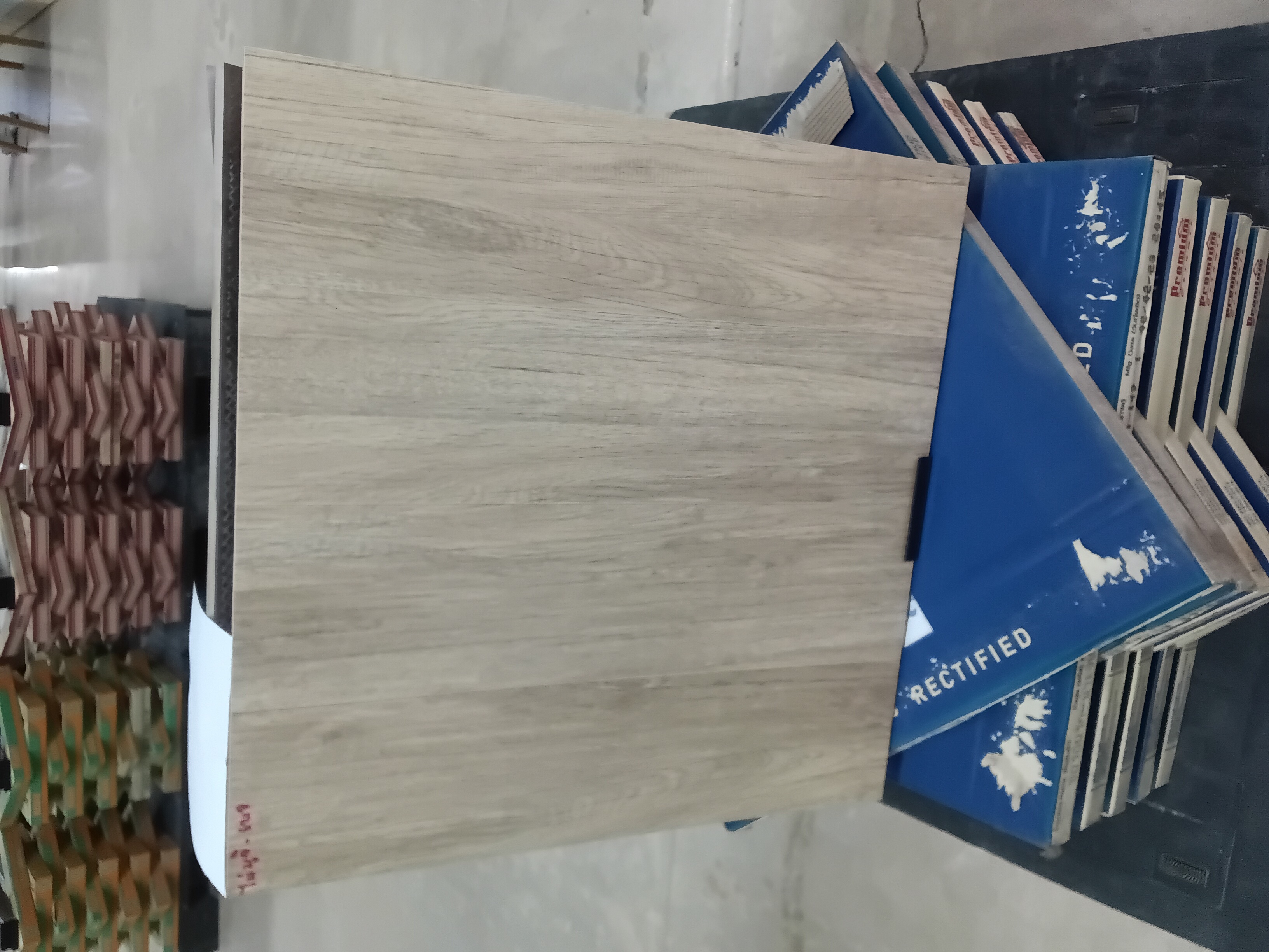 PREMIUM HOME กระเบื้อง 60*60 ไม้มูจิ-เบจ (II) R/T (A)(4Pieces/Box, 1 Box: 1.44) แบรนด์ SCG CERAMIC - ตกแต่ง ราคา 289 บาท