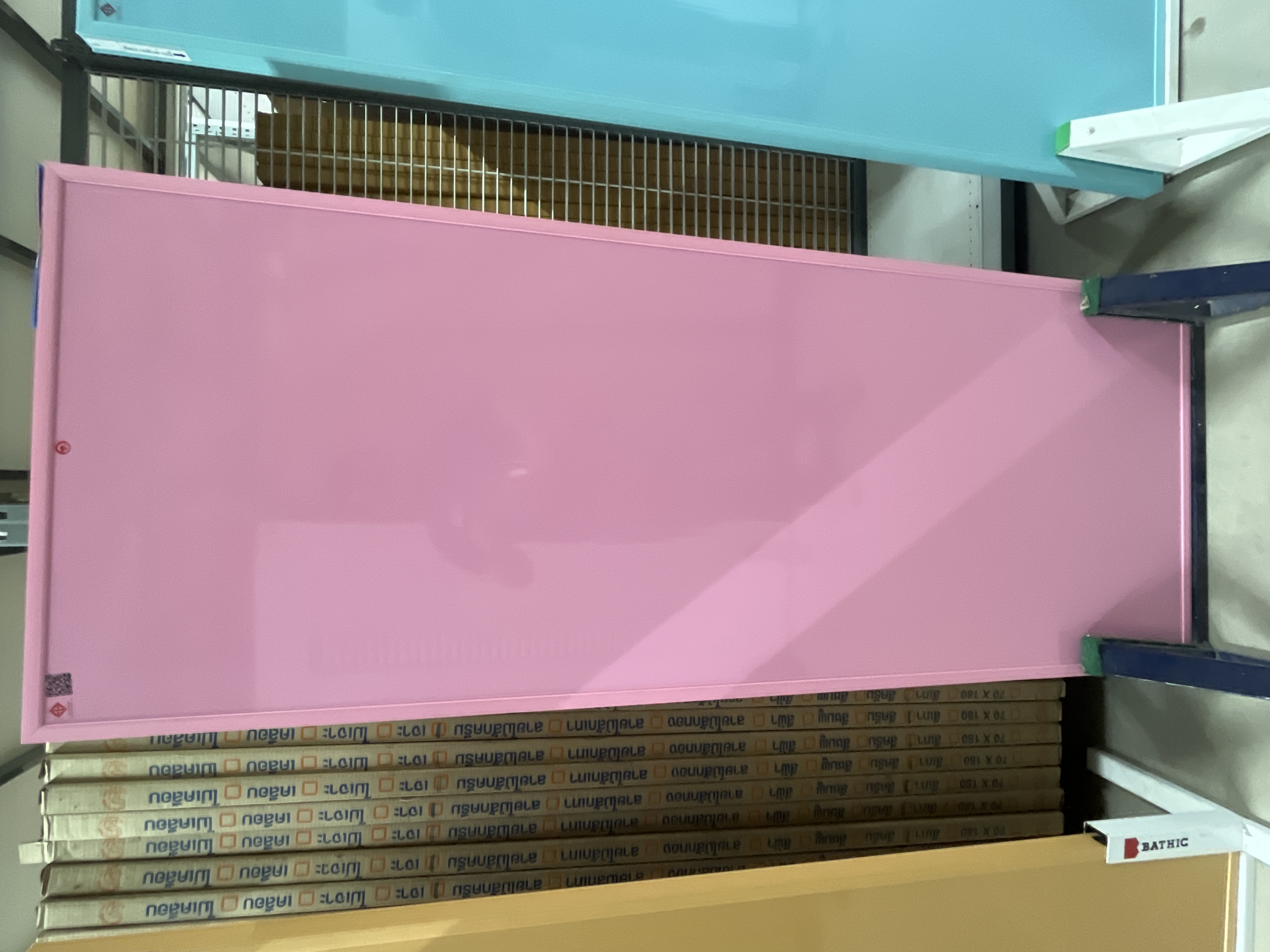 ประตู KRV1 เคลือบ UV 70*180 ชมพู ไม่เจาะ - ตกแต่ง ราคา 990 บาท