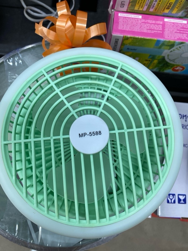 VLP พัดลมพกพา MP-5588 พับเก็บได้ มีไฟ LED คละสี VLP พัดลมพกพา MP-5588 พับเก็บได้ มีไฟ LED คละสี - ดำรงค์โฮมพลัส